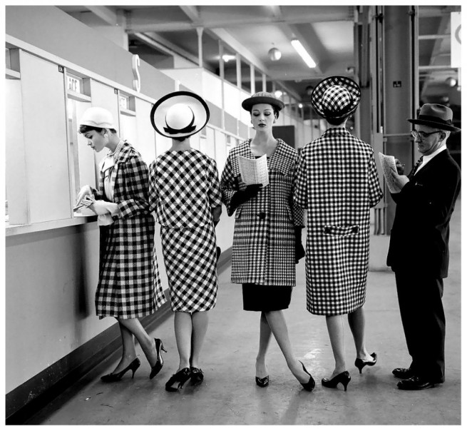 checked-fashions-at-roosevelt-raceways-pari-mutuel-window-photo-by-nina-leen-march-1958-1024x945